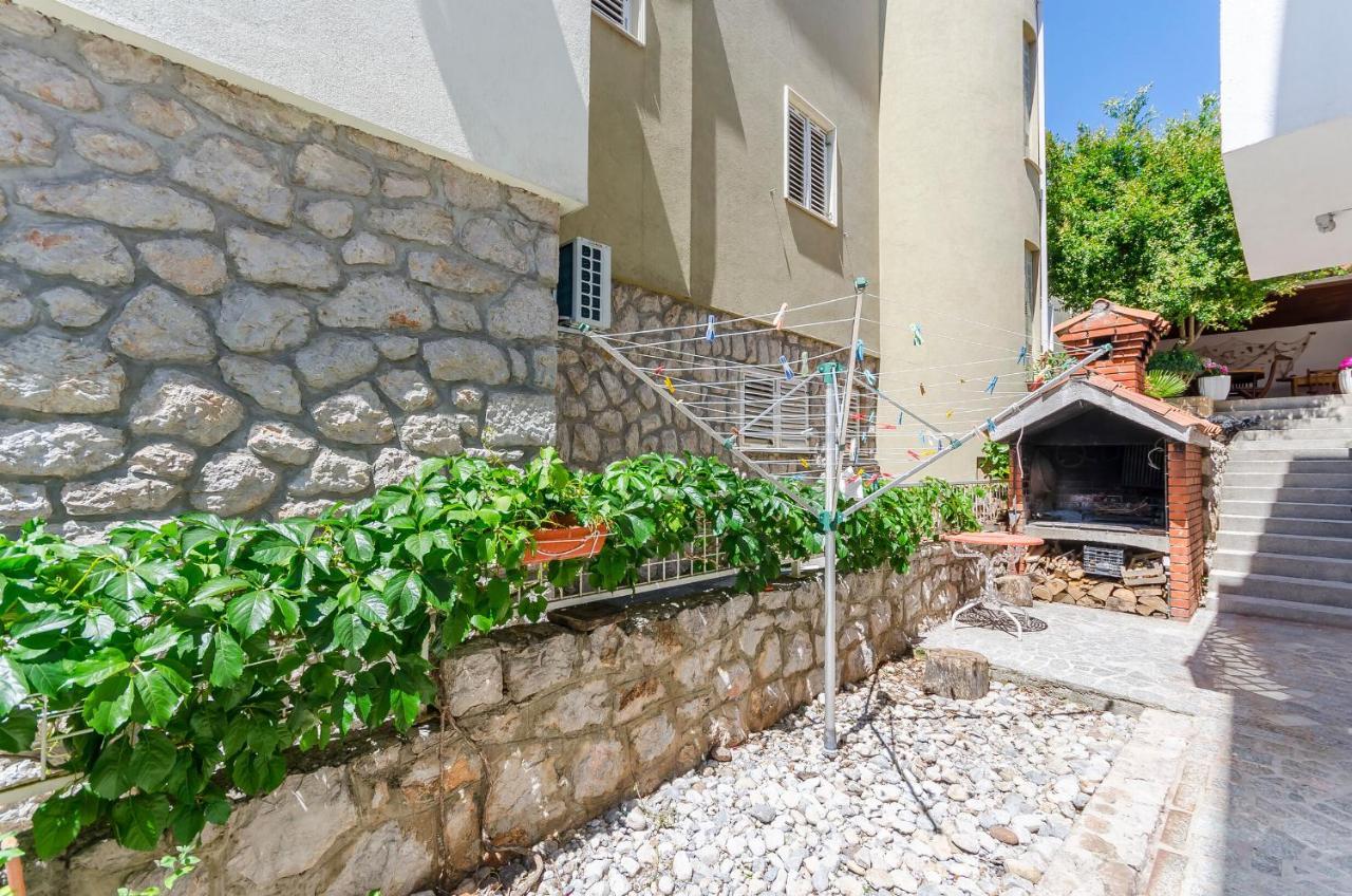 Apartments Zora Starigrad Paklenica Buitenkant foto