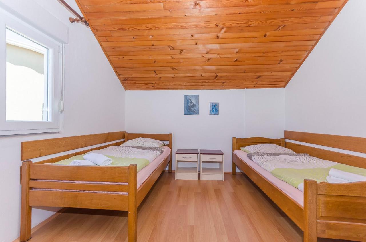 Apartments Zora Starigrad Paklenica Buitenkant foto
